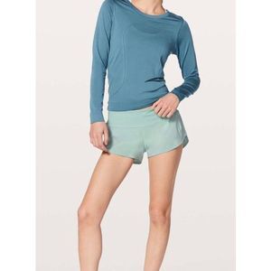 Lululemon Speed Up Short 2.5"
Tonic Sea 
Size 8 
Excellent condition